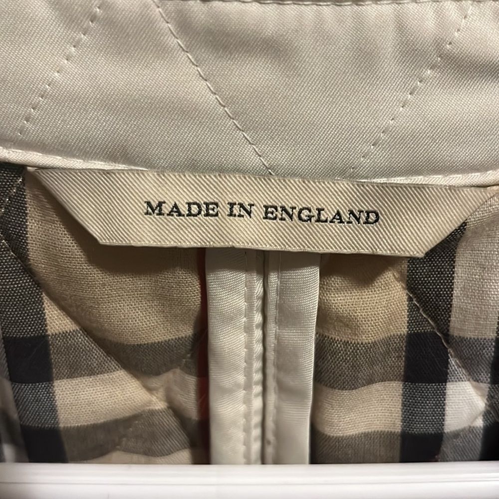 Burberry Quilted Jacket - Excellent condition! Size medium; color cream/beige - Picture 5 of 12